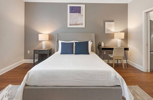 Charleston Apartment | Modern Apartment in Prime Location (ID9074X61)