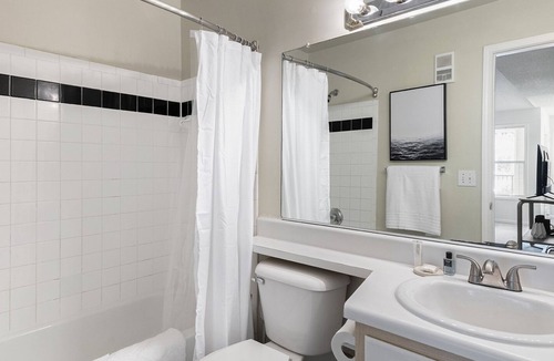 Winston - Salem Apartment | Modern Apartment in Prime Location (ID9206X15)
