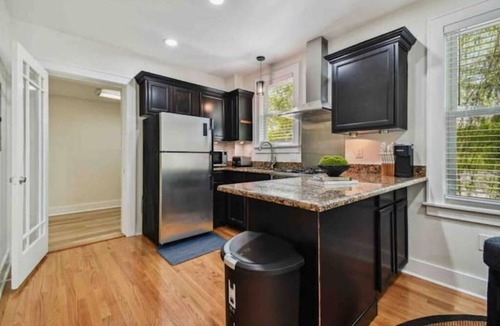 Crescent Lake Apartment | Modern apt 5 min to downtown Hot tub pets ok