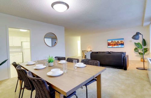 Aurora Highlands Apartment | Modern Apt W Business Space & Gym