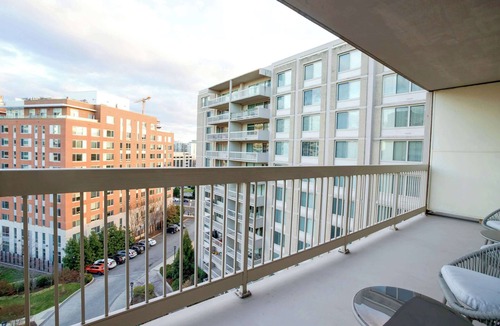 Aurora Highlands Apartment | Modern Apt W Business Space & Gym