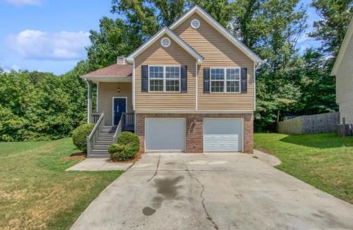 Ellenwood House | Modern ATL Stay 2BR 2BA Near Downtown W theater