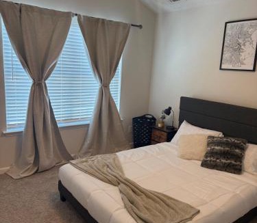 Ellenwood House | Modern ATL Stay 2BR 2BA Near Downtown W theater