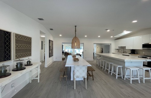 Ludlam House | Modern Beach LakeFront House in Miami !