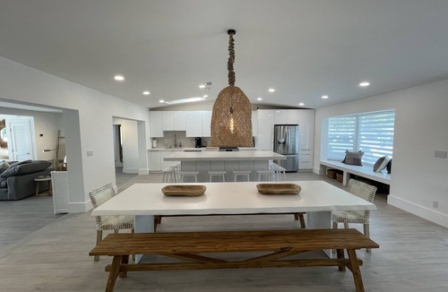 Ludlam House | Modern Beach LakeFront House in Miami !