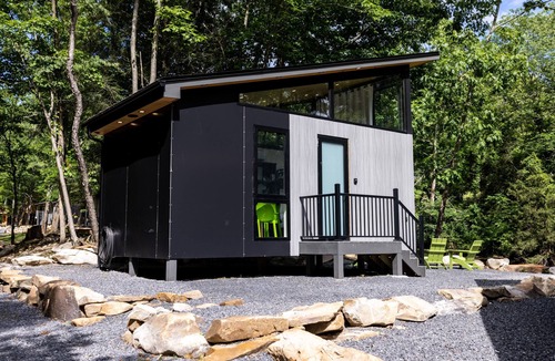 Goldbond Cabin | Modern Cabin-The Sequoia Cabin at Four Fillies Lodge