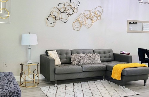Old Seminole Heights House | Modern Chic center Tampa. Less than 15 minutes to local attractions and stadium.