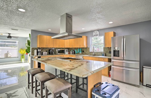 Clearwater House | Modern Clearwater Home w/Deck: 9 Mi to Beach
