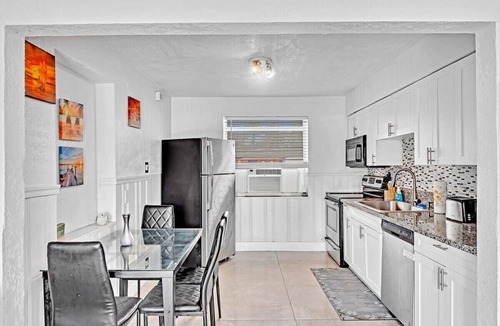 Royal Poinciana House | Modern & Comfy 2 BR ~ Mins to Beach & Casino #191