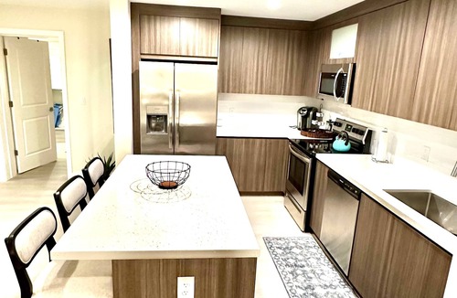 Parkside Apartment | Modern, Cozy 2 bedroom, FREE Parking & High Speed Wifi