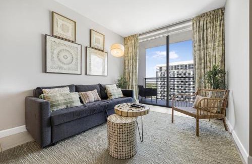Doral Apartment | Modern Doral Condo w Free Parking