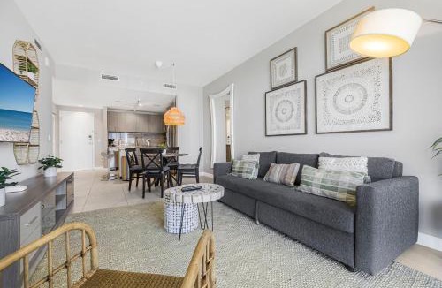 Doral Apartment | Modern Doral Condo w Free Parking