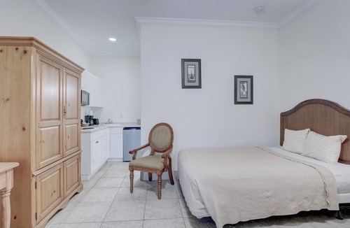Naples Hotel | Modern Double Room with Wi-Fi, Parking & Amenities