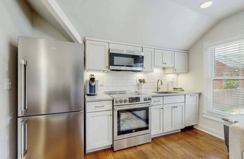 Germantown Apartment | Modern Downtown Escape, Modern Decor, Fast Wifi