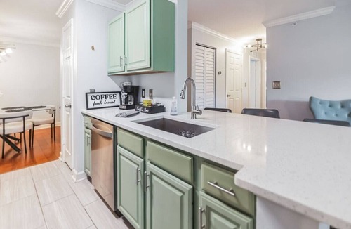 New Tampa Apartment | Modern Escape-Pool-HotTub-CaliKingBeds-EV Chargers