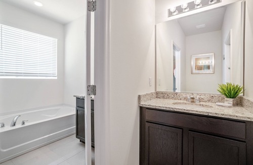Sunridge Woods House | Modern Family friendly pool home near theme parks!