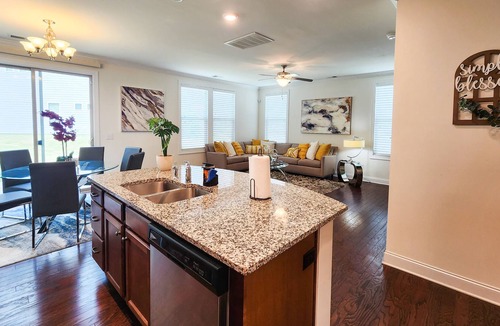 Charlotte House | Modern Home - Upscale - Sleeps 9
