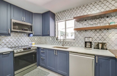 South Corals House | Modern Home with private Heated pool, fully equipped kitchen, BBQ