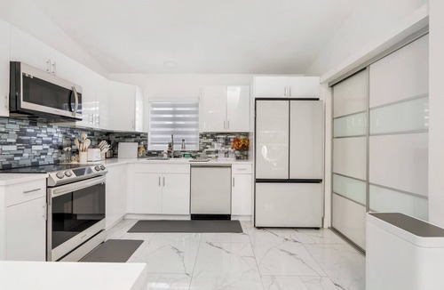 Survey Creek House | Modern house in beautiful West Boca Raton, mini-gym, pool, outdoor kitchen