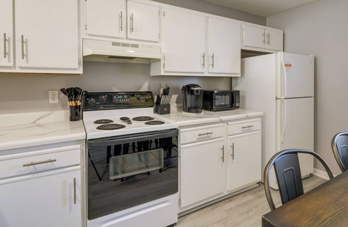 Jacksonville House | Modern Jacksonville Townhome: Patio, Pet Friendly!