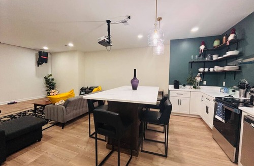 Acworth Condo | Modern Kitchen 3BR BSMT Priv back Entry Near Lake