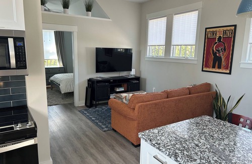 Belmont - Hillsboro House | Modern Loft in 12 South ~ Walk to Hot Spots