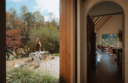 Ellijay House | Modern Luxe Barn House w Hot Tub