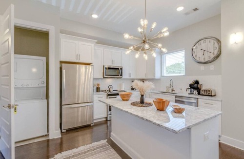 Hadley - Washington House | Modern Luxe Townhome | Rooftop Terrace | Spacious