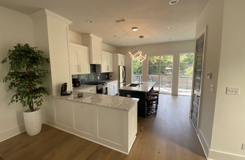 Tallahassee House | Modern Luxury House with Prime Time Convenience