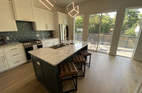 Tallahassee House | Modern Luxury House with Prime Time Convenience