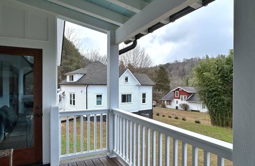 Bryson City House | Modern Luxury meets Downtown Experience Centrally-Located in Bryson City