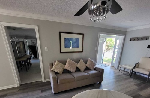 Cordova House | Modern Mansion with Pool Near Shopping , 6 Very Big Beds