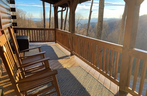 Clyde Cabin | Modern Mountain Cabin w/Hot Tub, Scenic Views & Peaceful Privacy