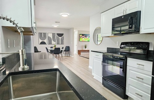 Vero Beach South House | Modern Pool Home- 2nd Street