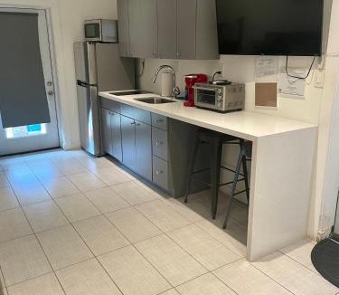 Sailboat Bend Apartment | Modern Riverview Apartments