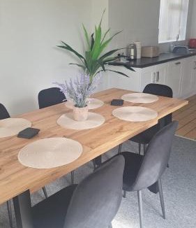 Toton House | Modern spacious private detached house