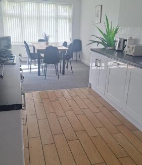 Toton House | Modern spacious private detached house