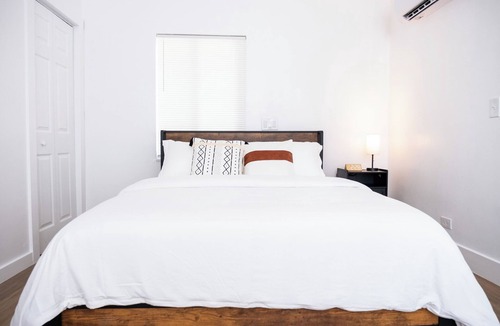 Old Northwood Historic District Hotel | Modern & Spacious 1BR + Sofa Bed