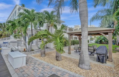 Hendricks and Venice Isles Apartment | Modern Studio on 2nd Floor Near Las Olas