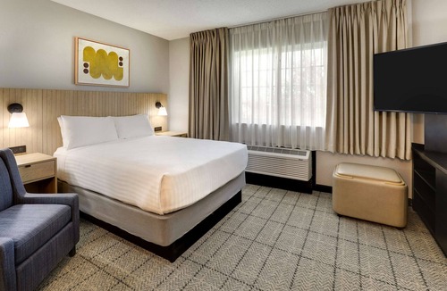 Doral Hotel | Modern Suite w/Swimming Pool & Parking Near Dolphin Mall