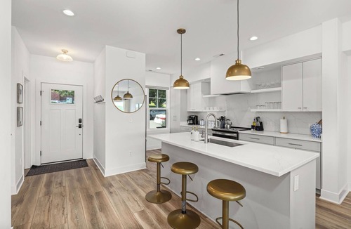 Lynchburg House | Modern Townhome w/Private Garage + Downtown Views