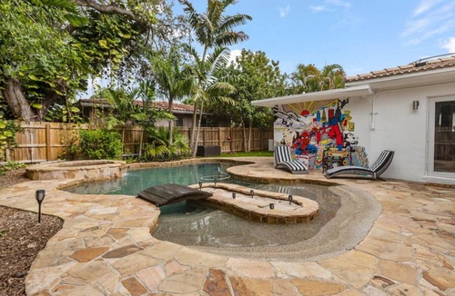 El Portal House | Modern Tropical Pool House North Miami w/Hot Tub