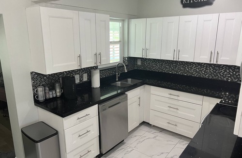 North Miami House | Modern Vacation Home with pool- Conveniently located to Restaurants & Beach