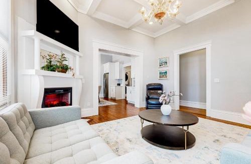 Metropolitan House | Montgomery House - Unit A