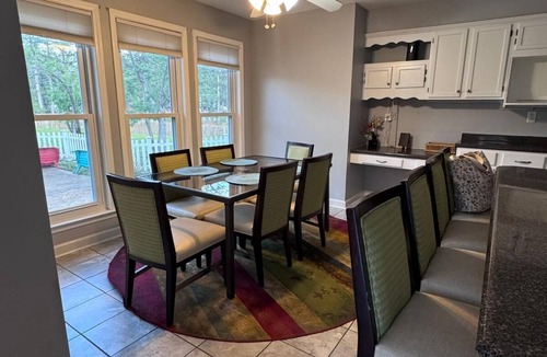 Cordova House | MONTHLY STAYS-Phenomenal 4 Bedrooms + Extra Space Beds in Cordova