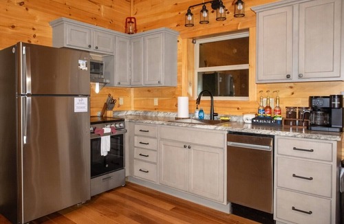 Rogers Cabin | Moonbow|Red River Gorge|Wifi|Hot Tub| Near Hiking and Climbing