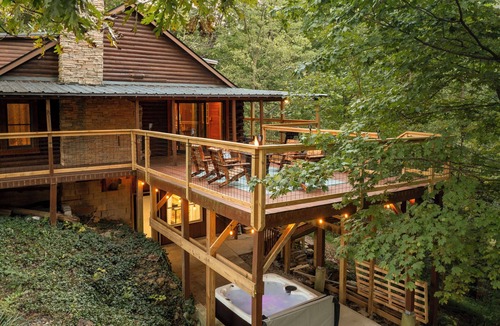 Shepherdsville House | Moonlight Ridge Cabin Retreat in Shepherdsville