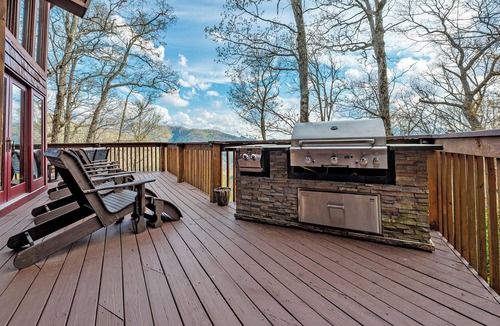Topton Cabin | Moonshadow Stunning Lake View Cabin with Hot Tub, Fire Pit