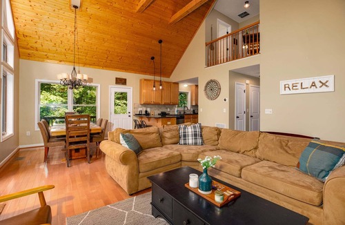 Basye Ski Chalet | Moonshine Mountain | Hot tub & fire pit | Bryce Resort