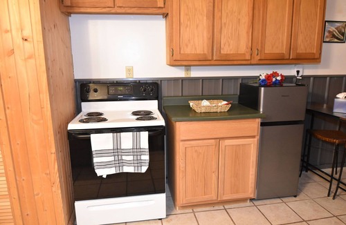 Woodbine Cabin | Moose Lodge | King Bed Full Kitchen Laundry Near Laurel River Lake